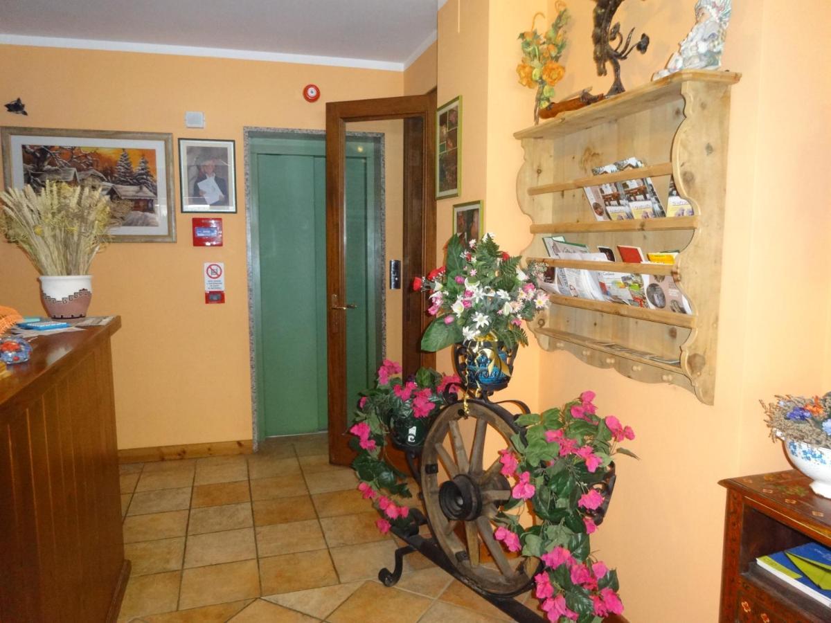 Hotel Genzianella Presenaio Exterior photo